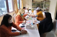 Membludak, Warga Serbu Pengobatan dan Cek Kesehatan Gratis KWGe Peringati HPN 2026 7 Membludak, Warga Serbu Pengobatan dan Cek Kesehatan Gratis KWGe Peringati HPN 2026