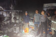 Kebakaran Counter Seluler di Lamongan, Diduga Akibat Korsleting Listrik 17 Kebakaran Counter Seluler di Lamongan, Diduga Akibat Korsleting Listrik