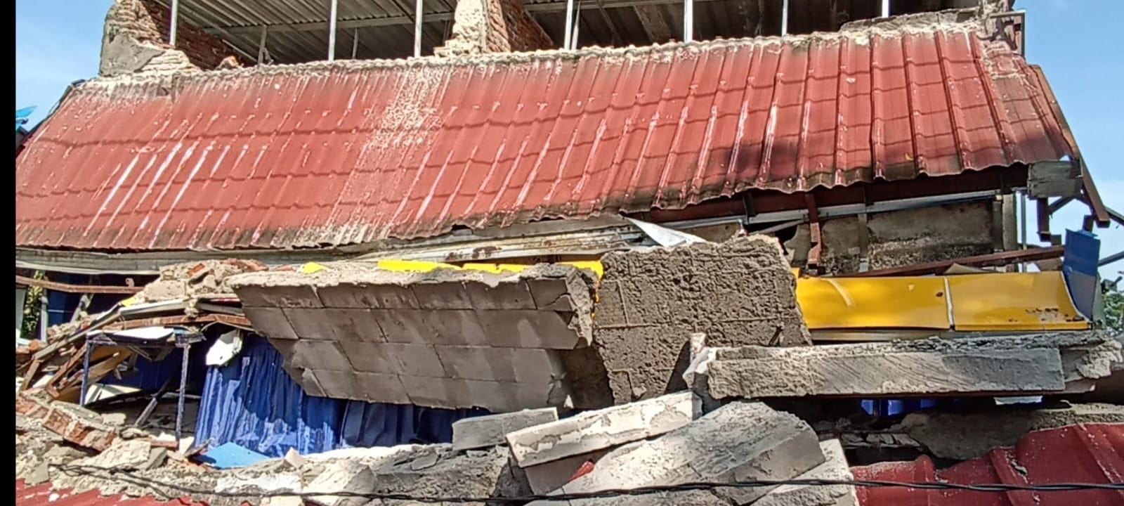 Puting Beliung Rusak Kantor DPD Partai NasDem Ngawi dan Bangunan Lain