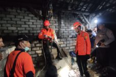 Hendak Buang Air Kecil Lansia di Gresik Ditemukan Tewas Tercebur Sumur 1 Hendak Buang Air Kecil Lansia di Gresik Ditemukan Tewas Tercebur Sumur