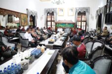 Pemkab Sidoarjo Siapkan Perbup Alokasi 5 Persen Kuota Sekolah Negeri untuk Anak Buruh 15 Pemkab Sidoarjo Siapkan Perbup Alokasi 5 Persen Kuota Sekolah Negeri untuk Anak Buruh