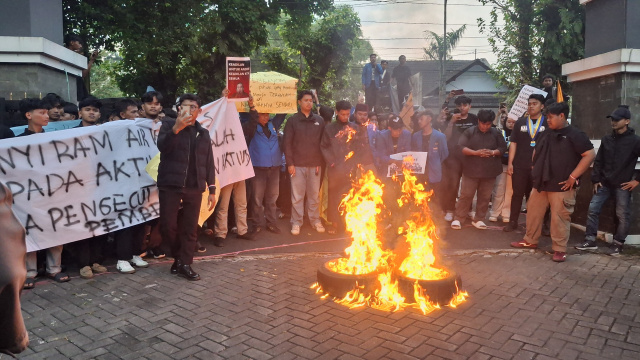 Puluhan Aktivis PMII Kabupaten Malang Gelar Unjuk Rasa untuk Andre Yunus 7 Puluhan Aktivis PMII Kabupaten Malang Gelar Unjuk Rasa untuk Andre Yunus