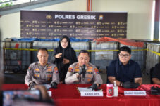 Polres Gresik Gerebek Gudang Penimbunan 17 Ribu Liter BBM Subsidi di Wilayah Pantura, Amankan Satu Pelaku 10 Polres Gresik Gerebek Gudang Penimbunan 17 Ribu Liter BBM Subsidi di Wilayah Pantura, Amankan Satu Pelaku