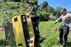 Gagal Nanjak, Truk Hino Masuk Jurang 4 Meter di Giripurno