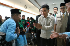 Wapres Gibran Tinjau Layanan Fast Track Jemaah Haji di Bandara Juanda 13 Wapres Gibran Tinjau Layanan Fast Track Jemaah Haji di Bandara Juanda