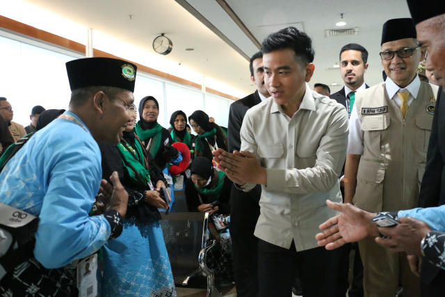 Wapres Gibran Tinjau Layanan Fast Track Jemaah Haji di Bandara Juanda