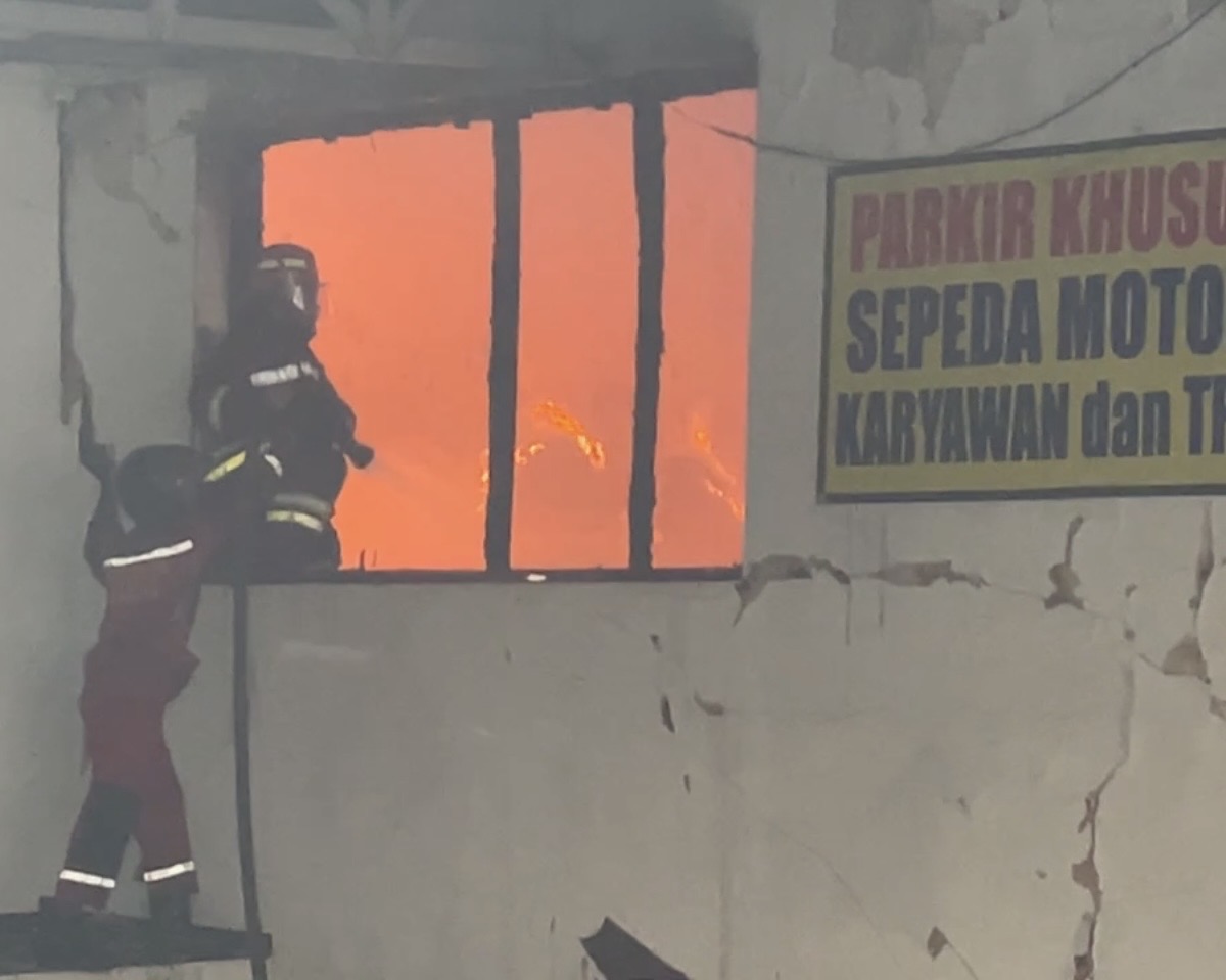 Gudang Penyimpanan Bahan Rokok di Kota Malang Ludes Terbakar, Diduga Korsleting Listrik