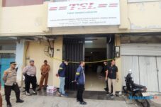Satgas Penyelundupan Polri Geledah PT TSL di Sidoarjo terkait Kasus Ponsel Ilegal 6 Satgas Penyelundupan Polri Geledah PT TSL di Sidoarjo terkait Kasus Ponsel Ilegal