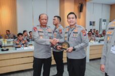 Polres Lamongan Raih Penghargaan Penyelesaian Perkara Tertinggi 12 Polres Lamongan Raih Penghargaan Penyelesaian Perkara Tertinggi