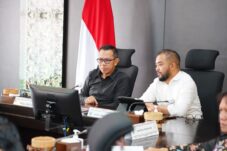 Berangkat Haji 42 Hari, Cak Nur Serahkan Kendali Kota Batu ke Mas Heli 17 Berangkat Haji 42 Hari, Cak Nur Serahkan Kendali Kota Batu ke Mas Heli