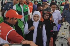 Khofifah Pastikan Stok BBM dan LPG di Jawa Timur Aman, Warga Diminta Bijak 4 Khofifah Pastikan Stok BBM dan LPG di Jawa Timur Aman, Warga Diminta Bijak