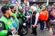 Ratusan Ojol di Malang Mendapat BBM Gratis dari Gubernur Jawa Timur 15 Ratusan Ojol di Malang Mendapat BBM Gratis dari Gubernur Jawa Timur