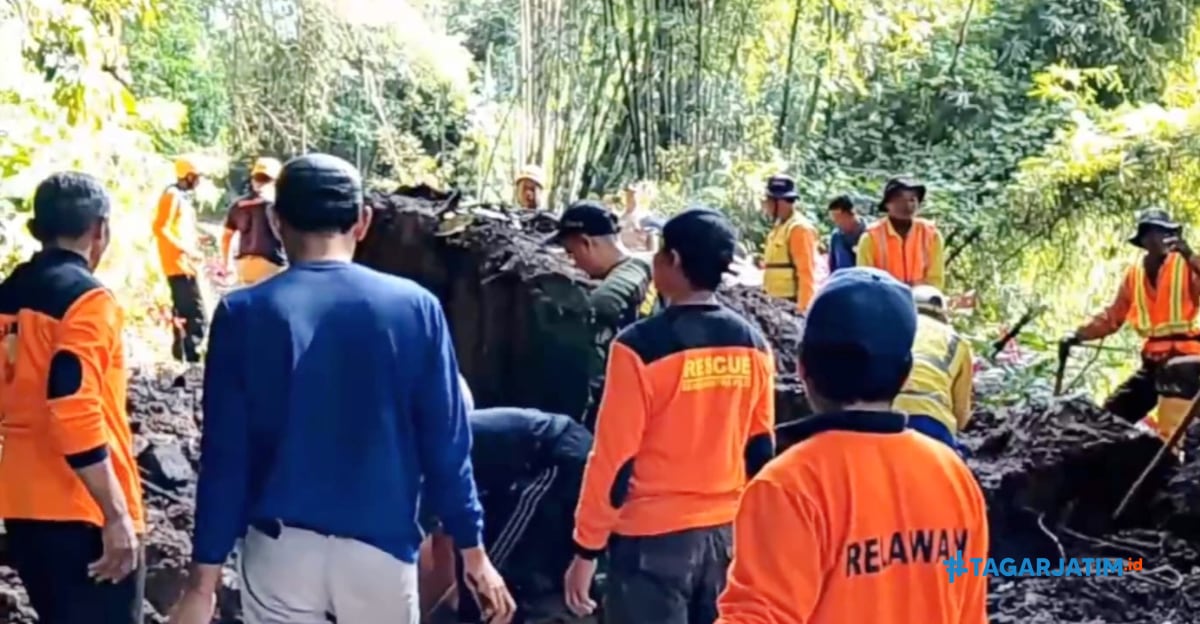 Tebing Setinggi 20 meter Longsor Lumpuhkan Akses Jalan Antar 2 Kecamatan di Magetan