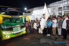 Nurochman Berhaji, 226 Jemaah Kota Batu Diberangkatkan dengan Iringan Doa 18 Nurochman Berhaji, 226 Jemaah Kota Batu Diberangkatkan dengan Iringan Doa