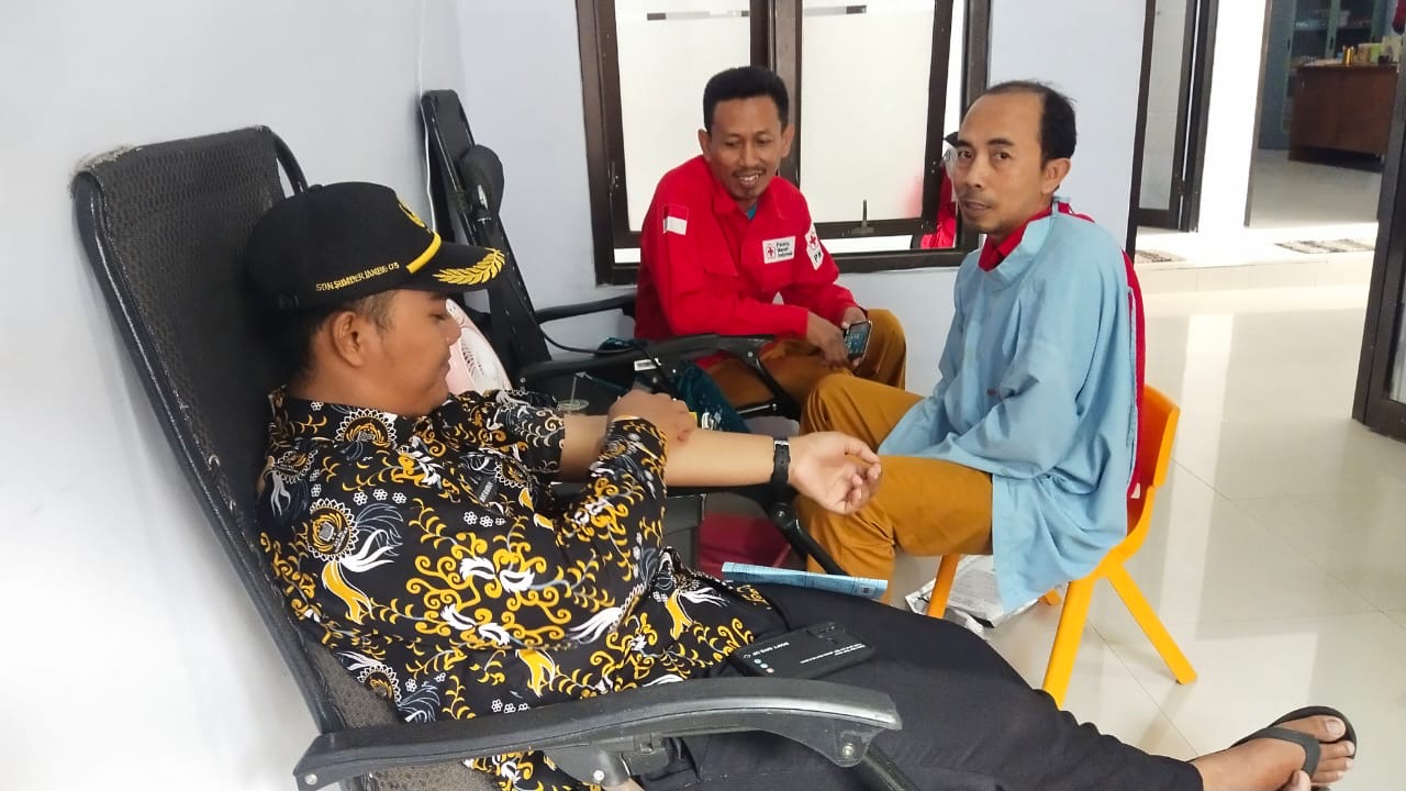 Warga Lereng Gunung Raung Sumbang 30 Kantong Darah untuk PMI Jember