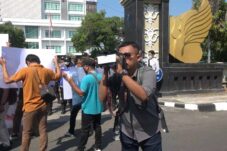 Dunia Pers Lamongan Berduka, Wartawan Foto Radar Lamongan Anjar Dwi Pradipta Berpulang 3 Dunia Pers Lamongan Berduka, Wartawan Foto Radar Lamongan Anjar Dwi Pradipta Berpulang