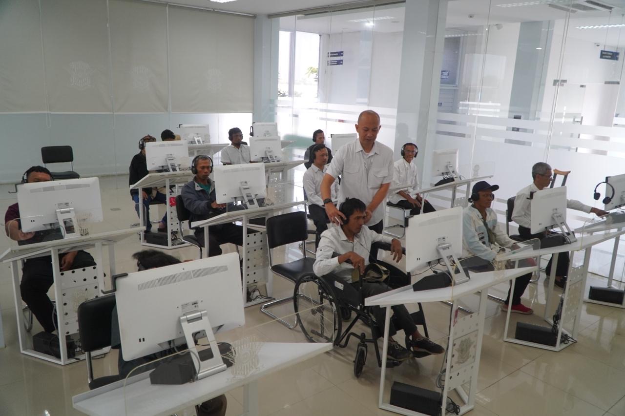 Hari Kebangkitan Nasional 2026. Satlantas Polres Malang Fasilitasi Penerbitan SIM D bagi 12 Penyandang Disabilitas 1 Hari Kebangkitan Nasional 2026. Satlantas Polres Malang Fasilitasi Penerbitan SIM D bagi 12 Penyandang Disabilitas