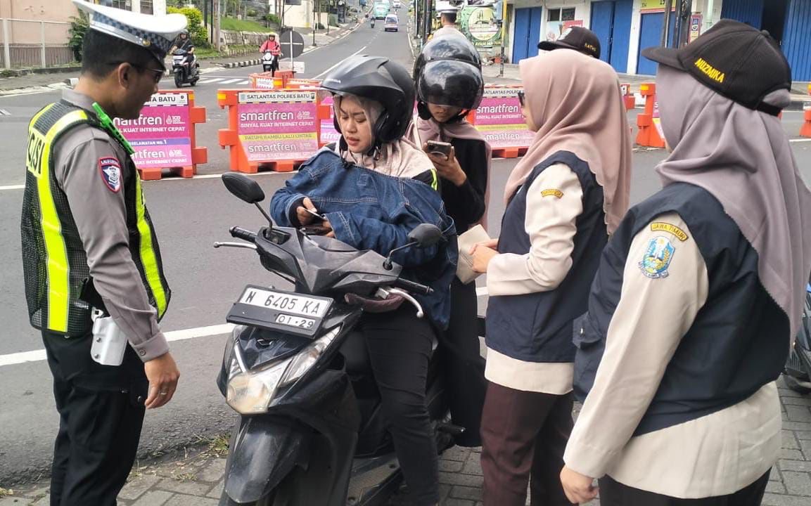 Razia Gabungan di Kota Batu, 39 Kendaraan Mati Pajak Terjaring Operasi 2 Razia Gabungan di Kota Batu, 39 Kendaraan Mati Pajak Terjaring Operasi