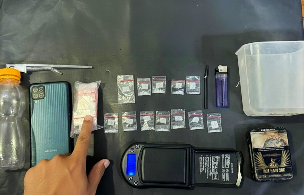Polres Malang Bekuk Dua Pengedar Sabu di Dampit, 12 Paket Siap Edar Disita 15 Polres Malang Bekuk Dua Pengedar Sabu di Dampit, 12 Paket Siap Edar Disita
