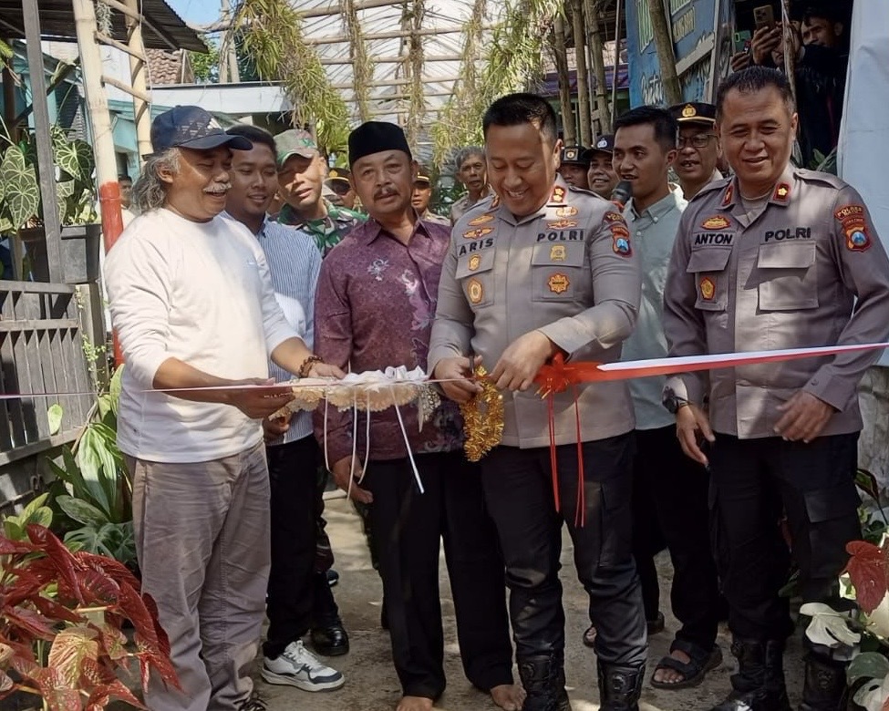 Polres Batu Resmikan Jembatan Merah Putih Presisi, Akses Warga Dusun Gerdu Kini Lebih Aman 1 Polres Batu Resmikan Jembatan Merah Putih Presisi, Akses Warga Dusun Gerdu Kini Lebih Aman