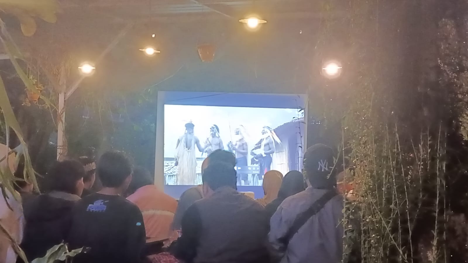 Nobar Film Pesta Babi, FISIP UNIRA Malang Peringati 28 Tahun Reformasi