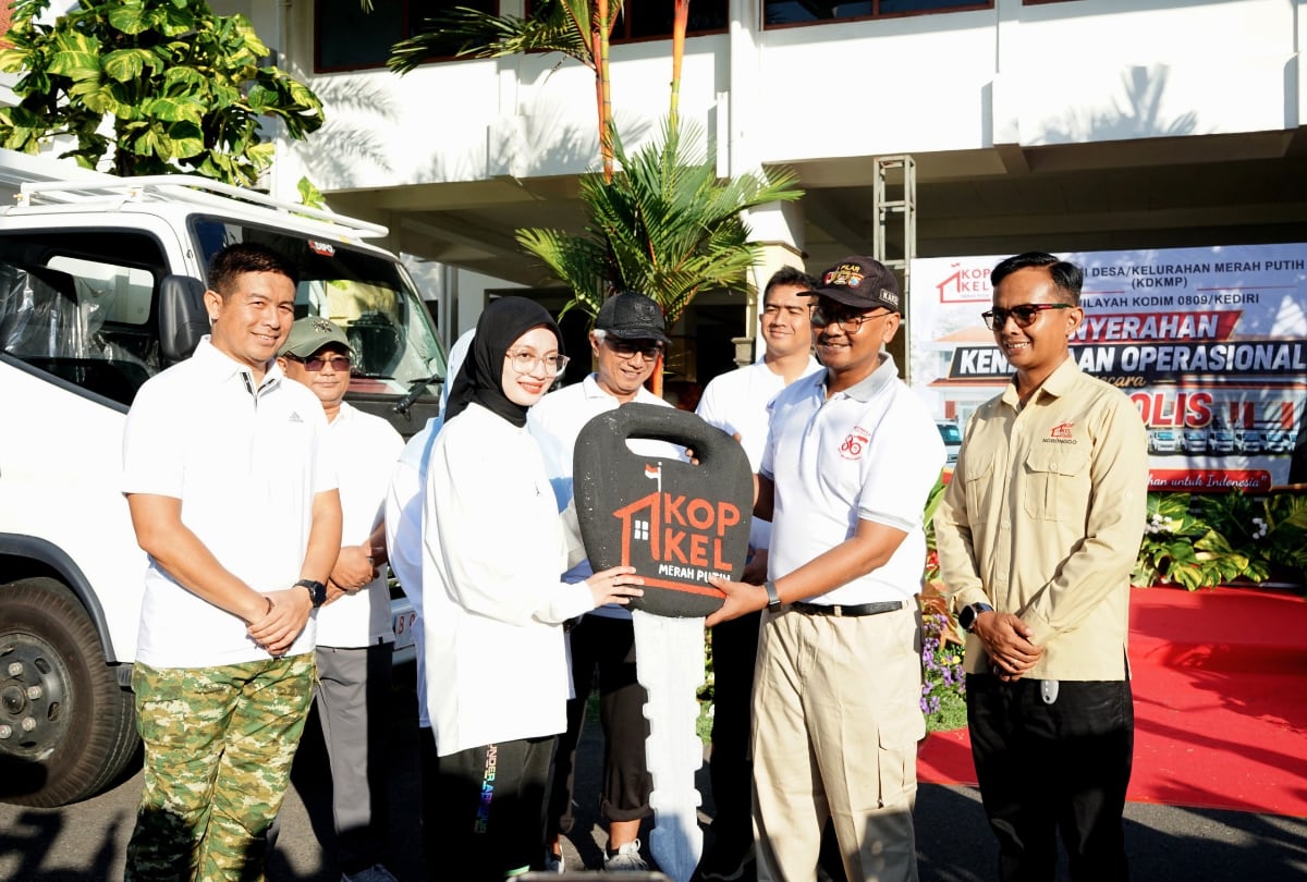 Wali Kota Kediri Serahkan Kendaraan Operasional KKMP 6 Walikota Kediri Serahkan Kendaraan Operasional KKMP