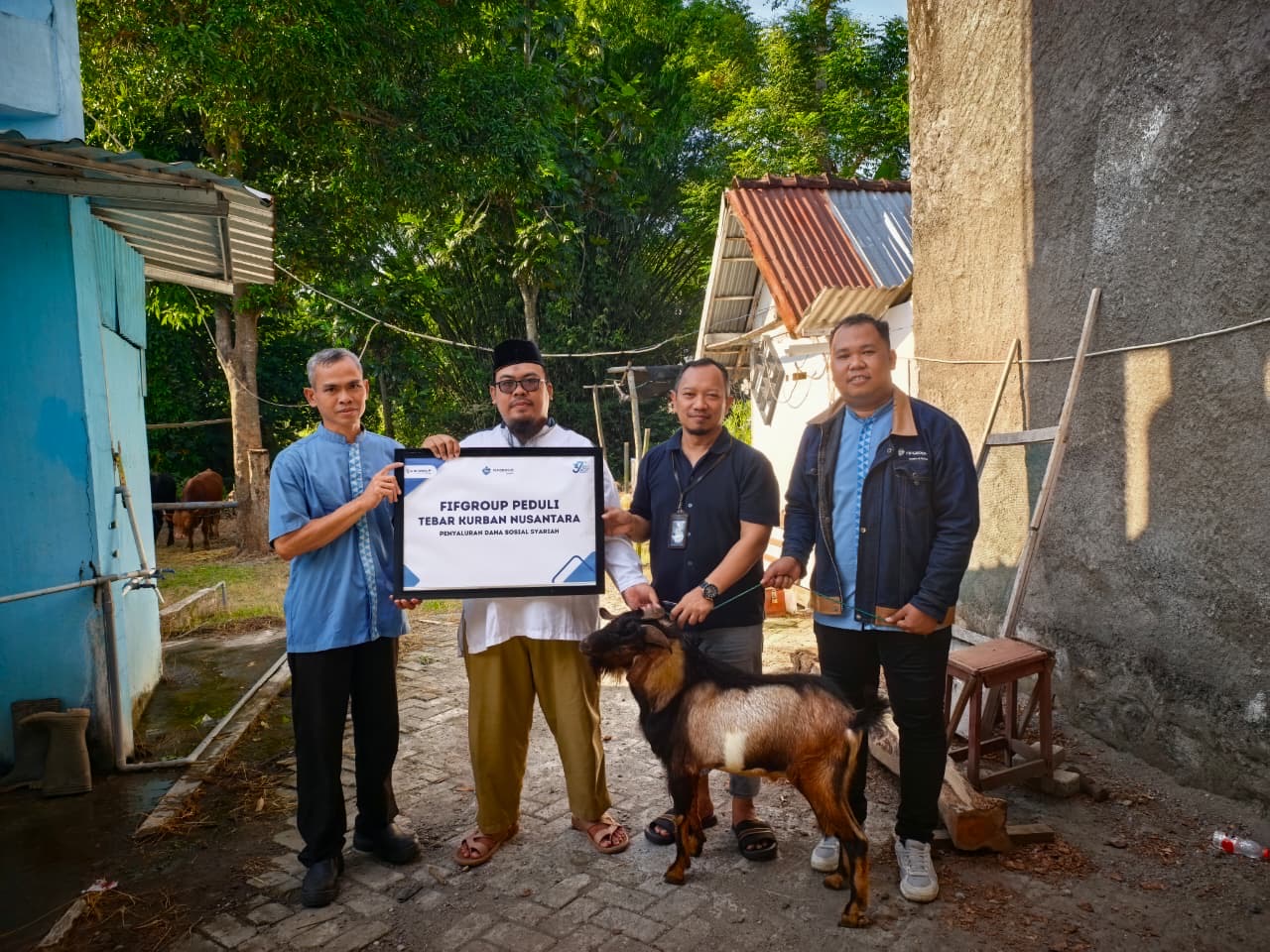 Rayakan Idul Adha 1447 H, FIFGROUP Cabang Madiun Tebar Hewan Kurban untuk Masyarakat 10 8de32007 69cb 4545 a6cb 152df0cf3864