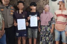 Polres Lamongan Ungkap Fakta di Balik Video Pocong Viral, Pelaku Masih Pelajar 7 Polres Lamongan Ungkap Fakta di Balik Video Pocong Viral, Pelaku Masih Pelajar