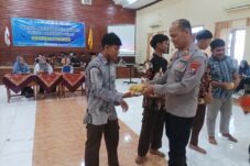 Polsek Takeran Magetan Gencarkan Sosialisasi Bahaya Judol dan Pinjol di Kalangan Remaja 12 Polsek Takeran Magetan Gencarkan Sosialisasi Bahaya Judol dan Pinjol di Kalangan Remaja