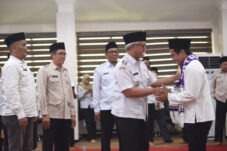 Gus Qowim Lepas 281 Jemaah Haji Kediri, Ingatkan Jaga Kesehatan dan Kekompakan 2 Gus Qowim Lepas 281 Jemaah Haji Kediri, Ingatkan Jaga Kesehatan dan Kekompakan