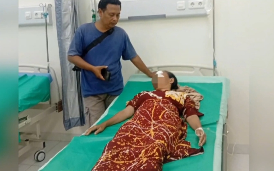 Cekcok Soal Pagar, Perempuan di Lamongan Dilempar Batu Bata 4 Cekcok Soal Pagar, Perempuan di Lamongan Dilempar Batu Bata