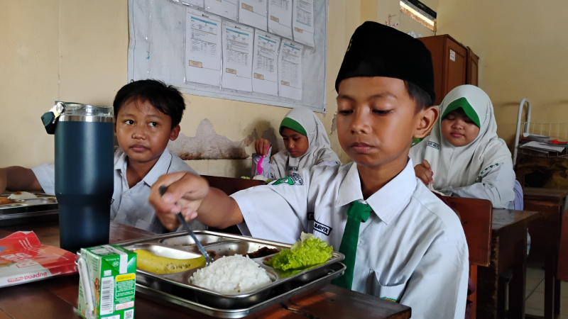 Tulis Surat untuk Presiden Prabowo, Siswa MI di Sidoarjo Berharap Bisa Hadiri Upacara Kemerdekaan