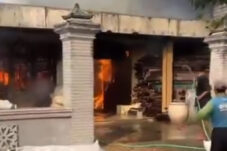 Rumah dan Kandang di Lamongan Ludes Terbakar, Satu Ekor Kambing Mati Terpanggang 18 Rumah dan Kandang di Lamongan Ludes Terbakar, Satu Ekor Kambing Mati Terpanggang