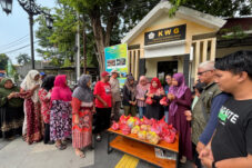 Sembelih 1 Ekor Sapi dan 5 Kambing, Komunitas Wartawan Grissee Salurkan Daging Kurban ke Warga Sekitar 12 Sembelih 1 Ekor Sapi dan 5 Kambing, Komunitas Wartawan Grissee Salurkan Daging Kurban ke Warga Sekitar