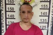 Pria di Taman Sidoarjo Bacok Kakak Kandung dengan Parang, Korban Luka Parah
