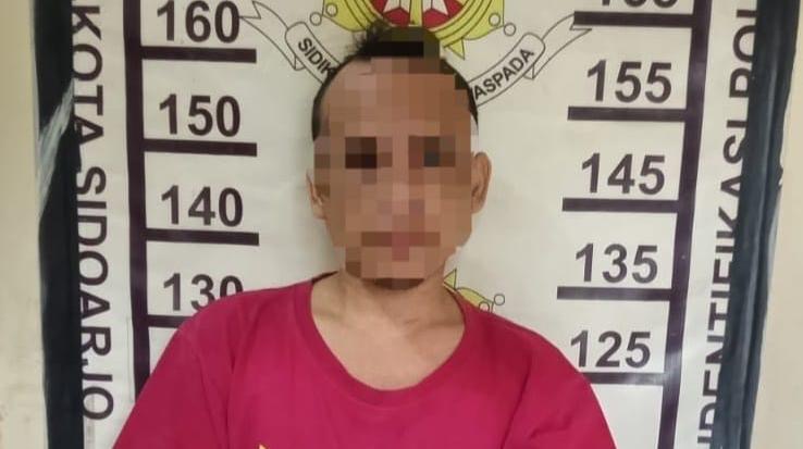 Pria di Taman Sidoarjo Bacok Kakak Kandung dengan Parang, Korban Luka Parah