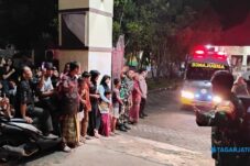 Kepala Desa Buncitan Sidoarjo Ditemukan Meninggal di Kantor Desa 15 Kepala Desa Buncitan Sidoarjo Ditemukan Meninggal di Kantor Desa