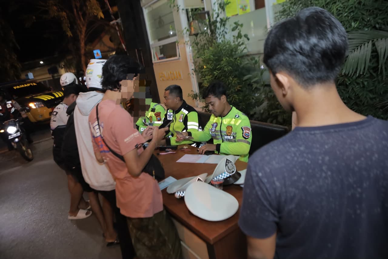 Bikin Resah Warga, Polres Lamongan Tilang Puluhan Motor Knalpot Brong
