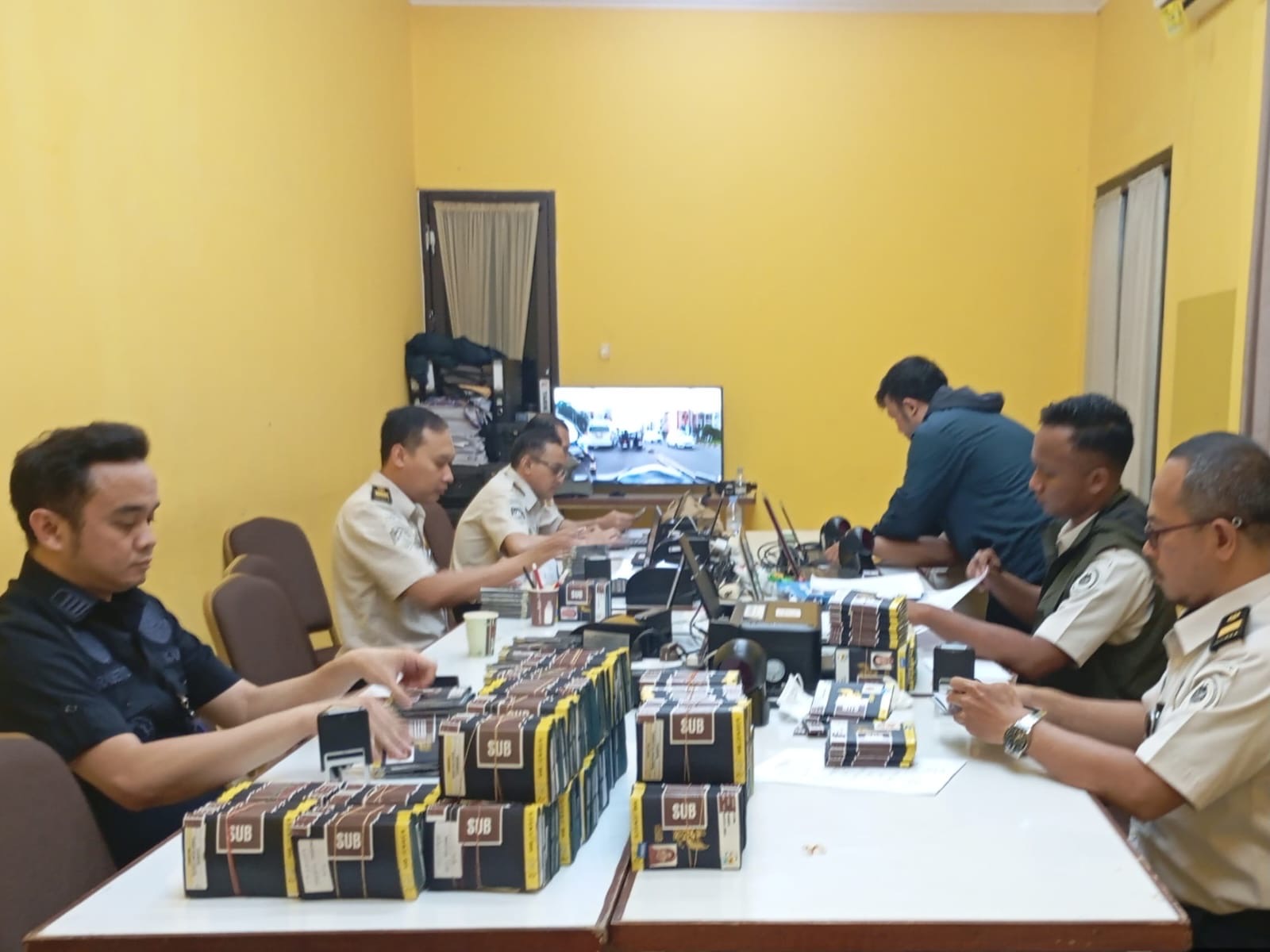 Imigrasi Surabaya Tunda Keberangkatan 18 Calon Jemaah Haji Nonprosedural di Bandara Juanda