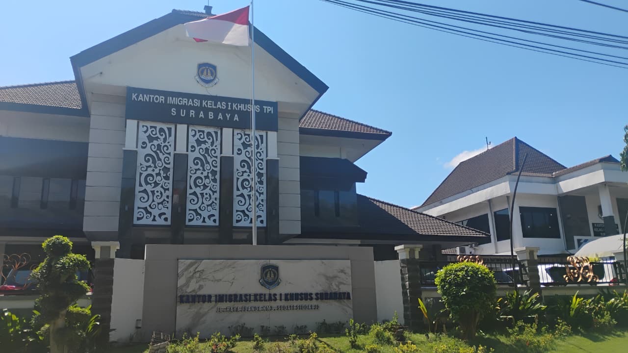 Imigrasi Surabaya Terbitkan 34.857 Paspor pada Kuartal I 2026, 99 WNA Kena Sanksi Administratif