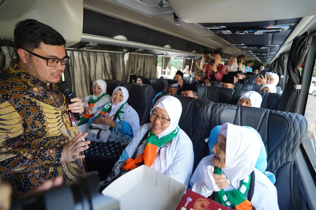Bupati Kediri Berangkatkan 1.213 Jemaah Haji, Usia Tertua 105 Tahun 2 Bupati Kediri Berangkatkan 1.213 Jemaah Haji, Usia Tertua 105 Tahun