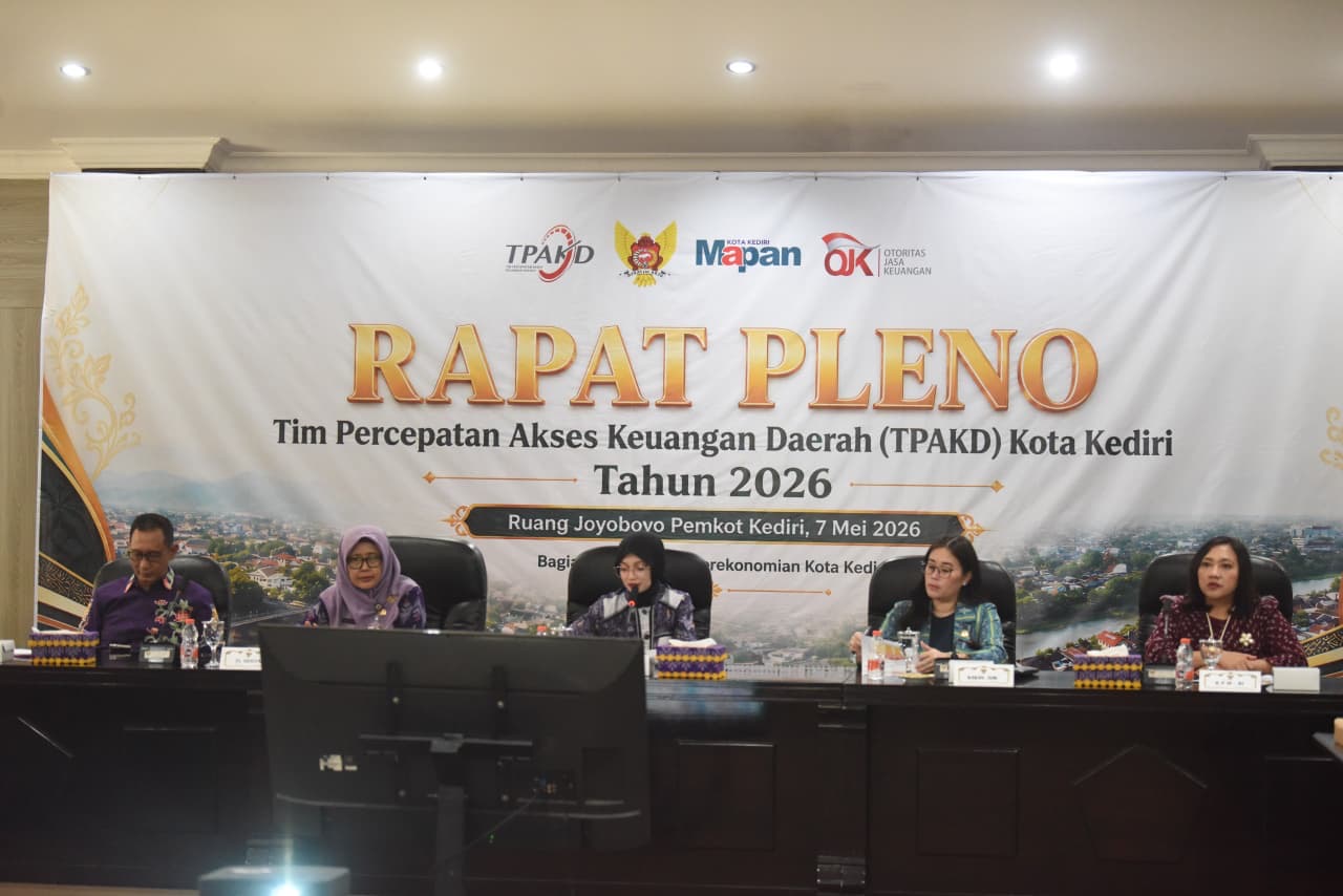 Walikota Kediri Tekankan Literasi Keuangan, Warga Diminta Pahami Manfaat dan Risiko Layanan Digital 7 Walikota Kediri Tekankan Literasi Keuangan, Warga Diminta Pahami Manfaat dan Risiko Layanan Digital