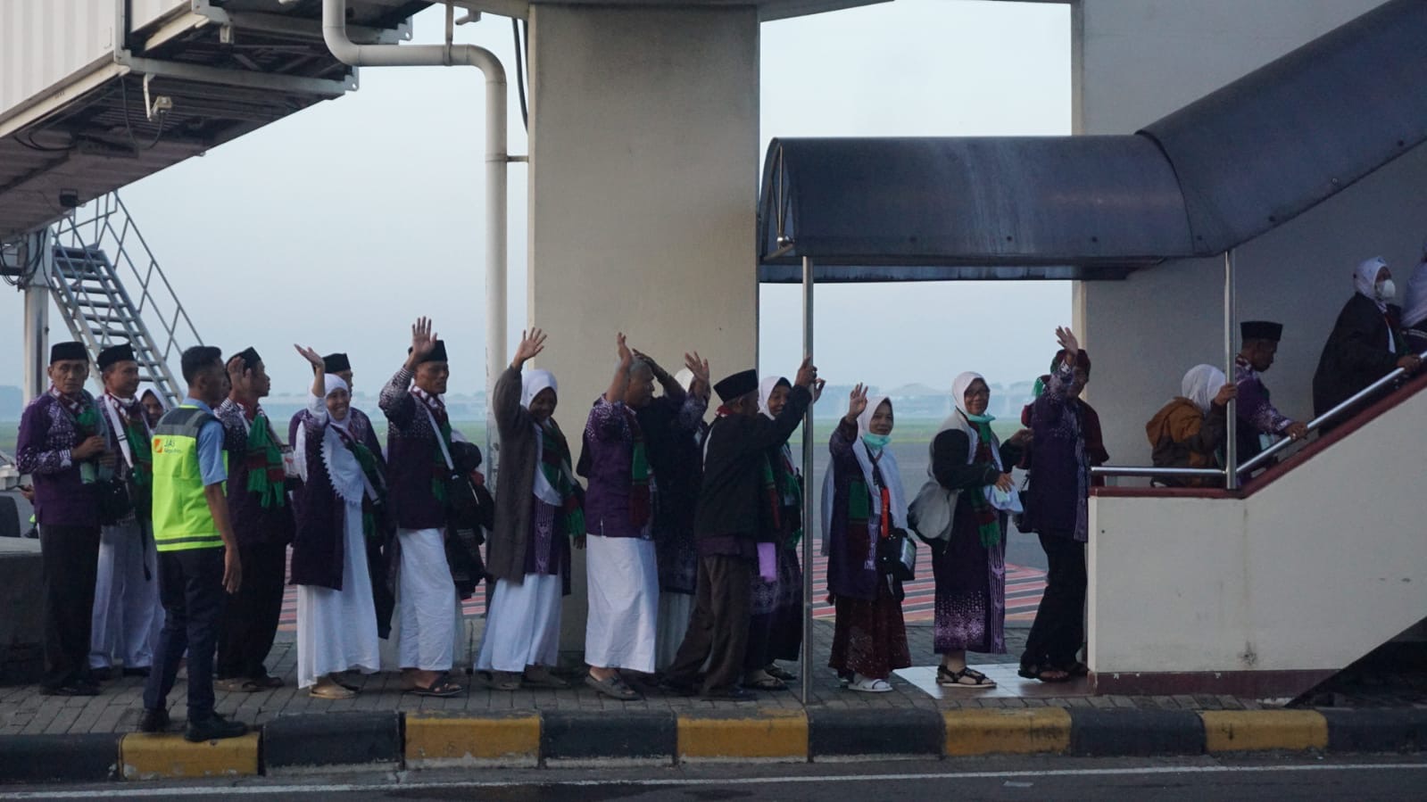 Kloter 116 Berangkat, Proses Keimigrasian Haji di Embarkasi Surabaya Selesai