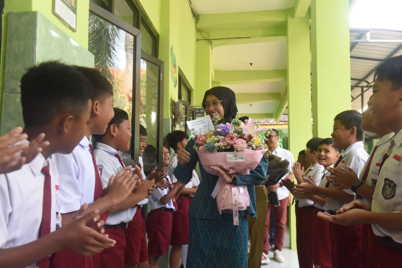 Peringati Hari Pendidikan Nasional, Walikota dan Wakil Walikota Kediri Beri Insipirasi ke Sekolah
