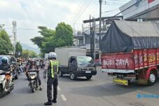 Antrean BBM Sempat Ganggu Arus Lalu Lintas, Satlantas Polres Batu Terjunkan Personel