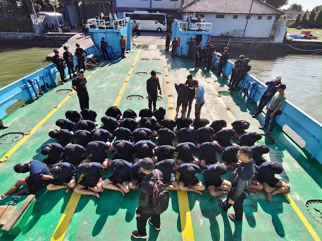 Lapas Kelas I Surabaya Alihkan 50 Warga Binaan Risiko Tinggi ke Nusakambangan 1 1d162759 5283 4e81 bbcc 01eba58087e0