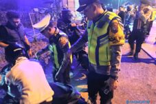 Polres Lamongan Tindak Konvoi dan Rombongan Liar Menuju Acara Pengesahan Silat 18 Polres Lamongan Tindak Konvoi dan Rombongan Liar Menuju Acara Pengesahan Silat