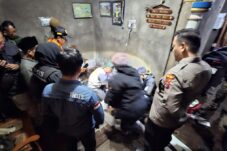 Seluruh Pendaki Semeru Jalur Ilegal yang Terperosok Jurang 800 Meter Berhasil Dievakuasi 26 Seluruh Pendaki Semeru Jalur Ilegal yang Terperosok Jurang 800 Meter Berhasil Dievakuas