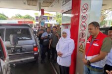 Khofifah Pastikan Stok Solar Subsidi Kembali Aman, Pasokan Ditambah Cegah Antrean Panjang