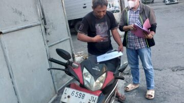 Pasangan Muda Mudi di Gresik Terekam CCTV Curi Motor
